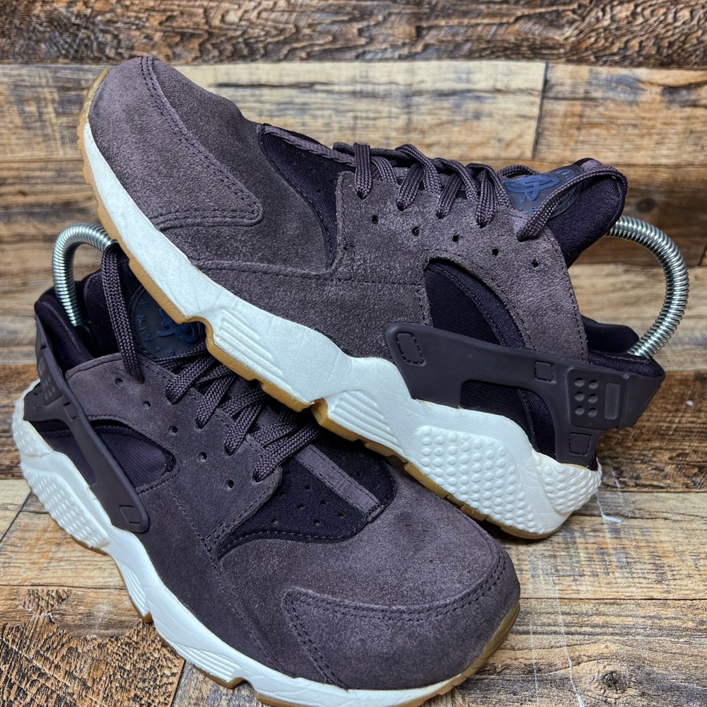Nike Air Huarache Run Shoes Womens 8.5 Purple Suede Sneaker Casual Classic